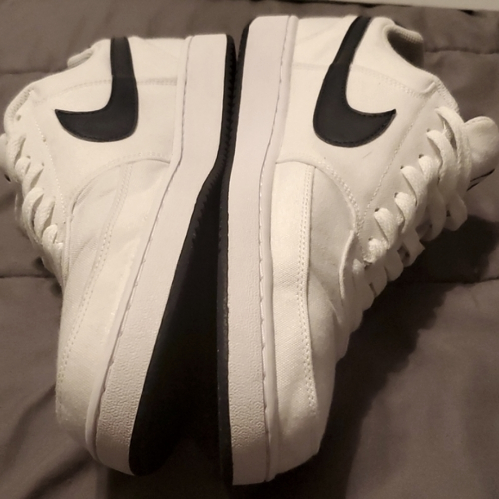 Nike Court division  // size "9 in men